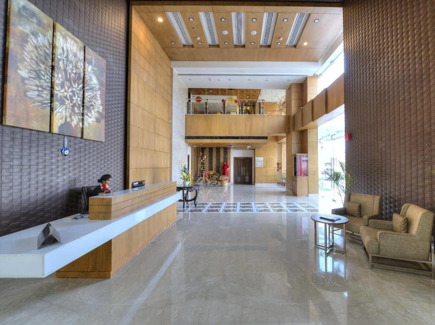 Hotel Delite Grand Фаридабад Экстерьер фото