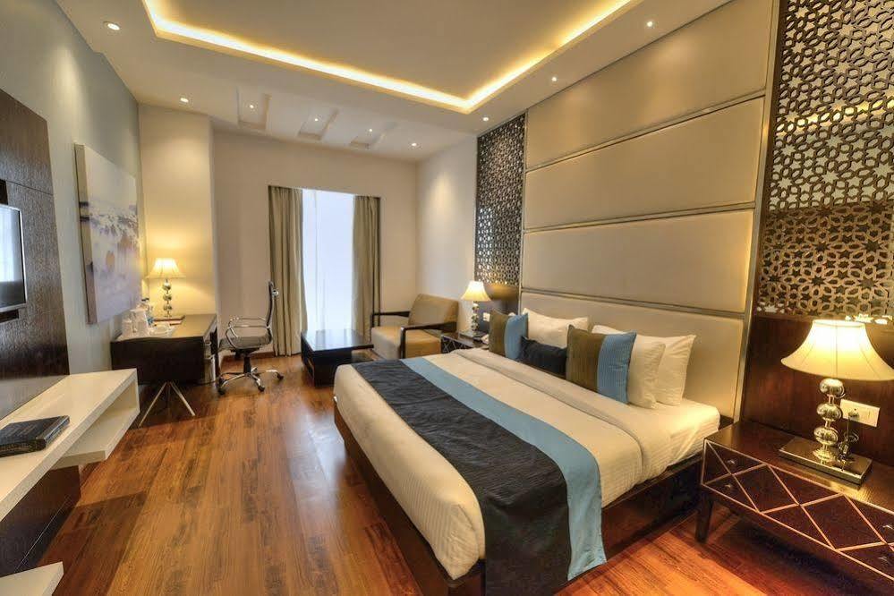Hotel Delite Grand Фаридабад Экстерьер фото
